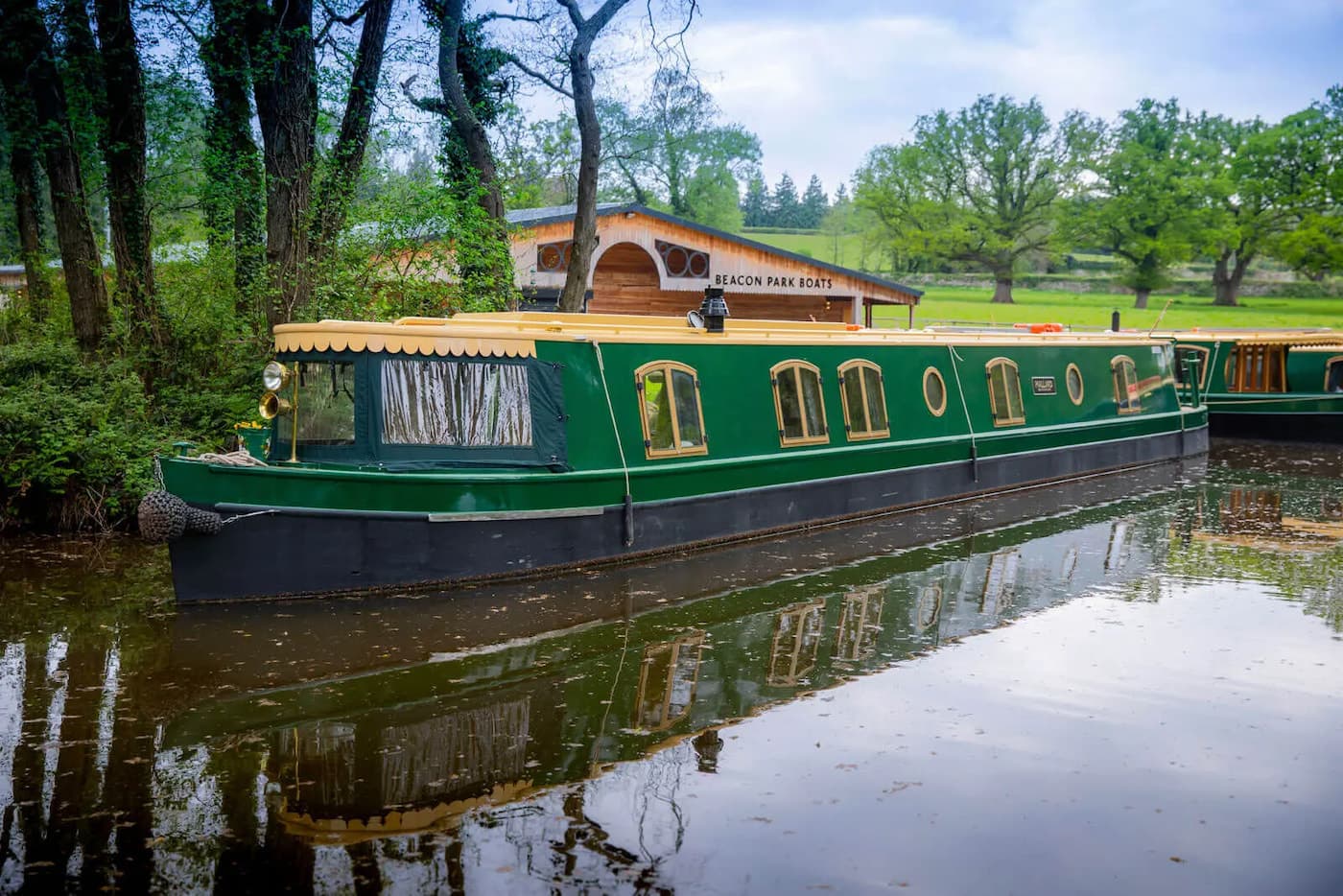 Book houseboats on AirBNB