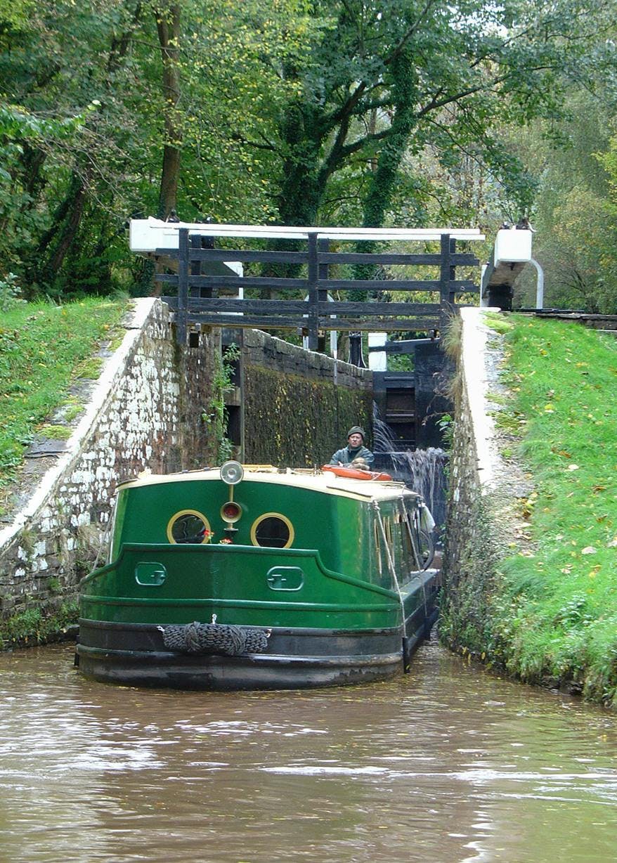 Taking a narrowboat through a lock