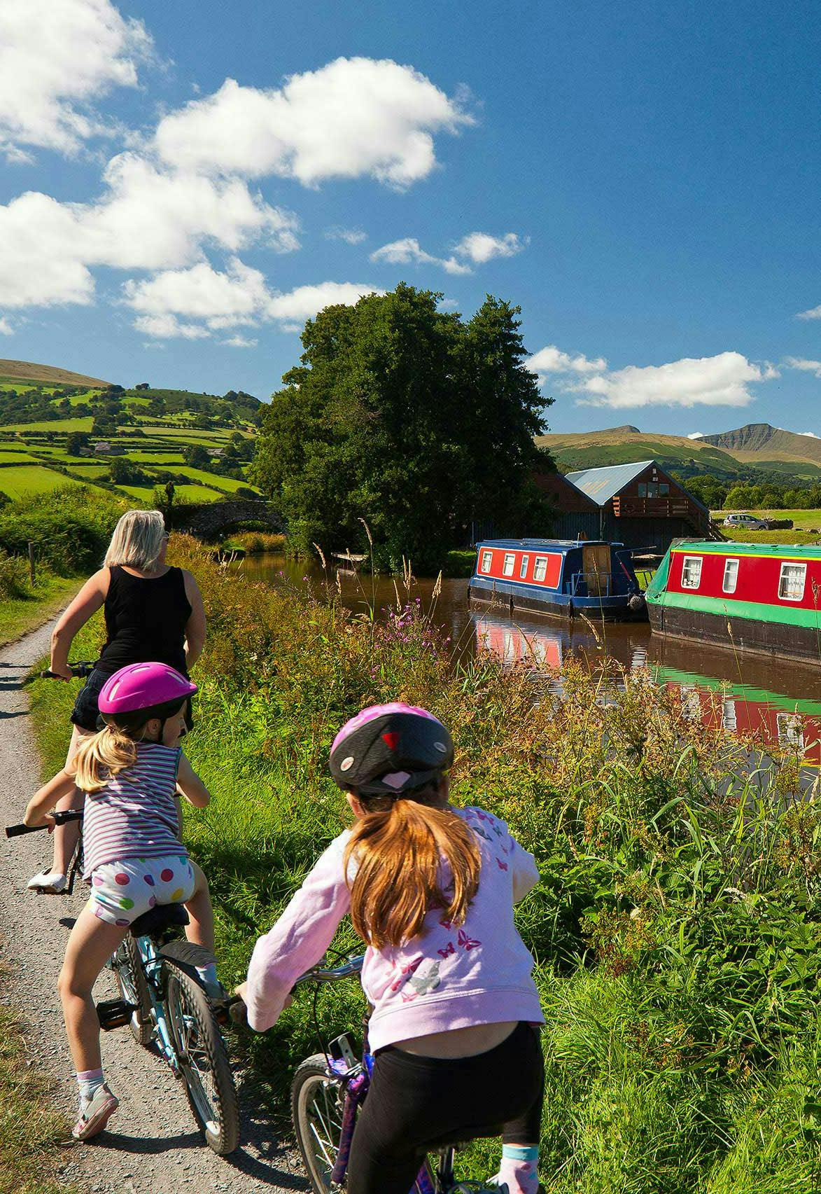 5 top picnic spots on the Monmouthshire & Brecon Canal