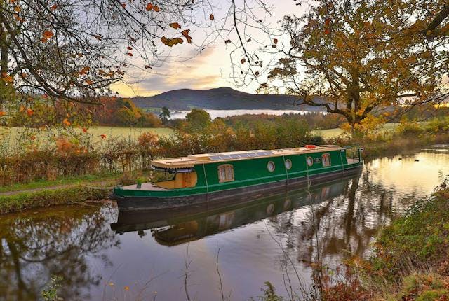 Take in the colours of Autumn with Beacon Park Boats